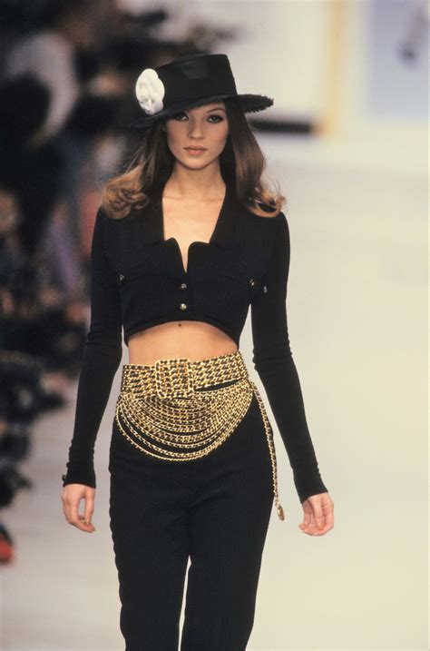 chanel 90s outfits|90s model catwalk scenes.